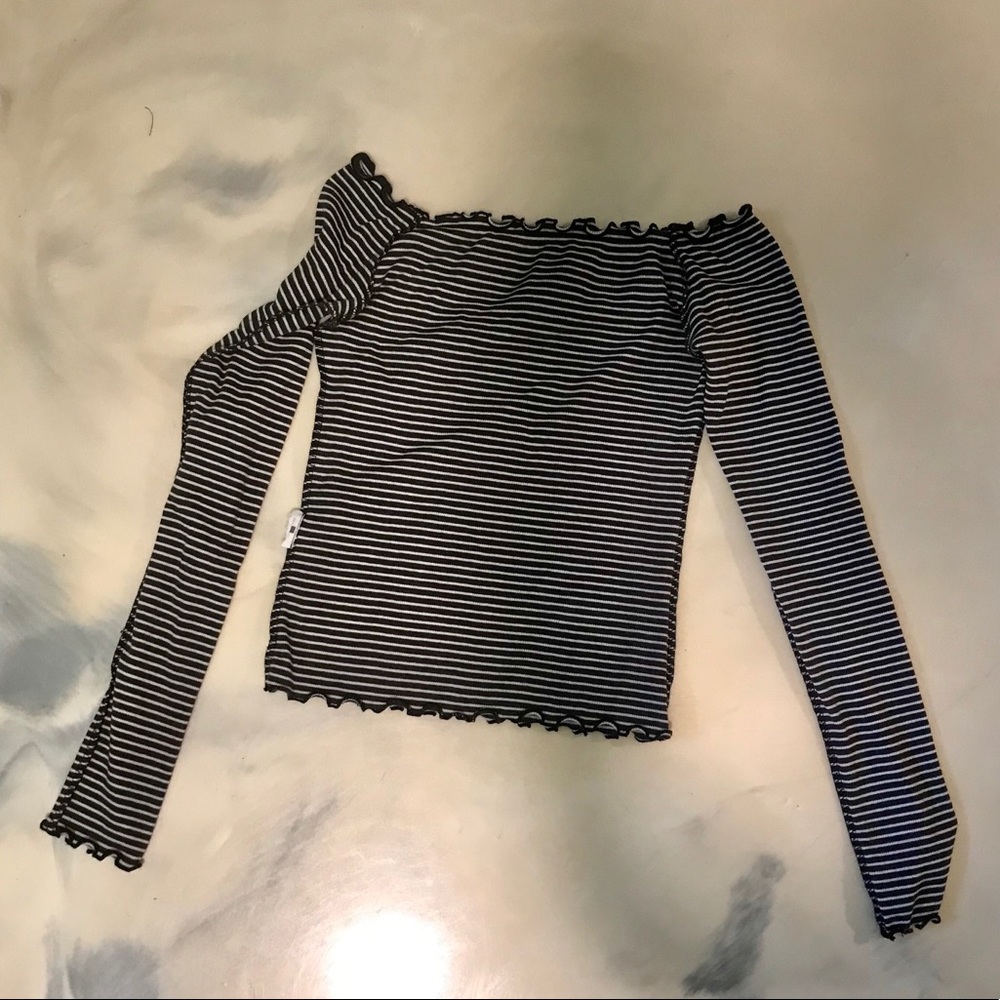 NWOT Shoulder less Hollister top